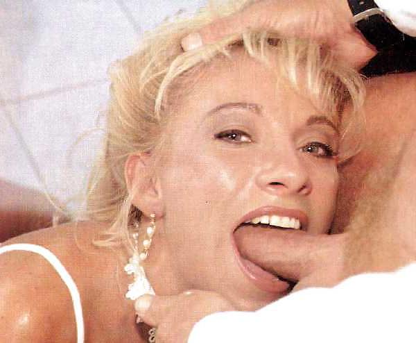 9P Blonde sucking and then getting her sticky reward