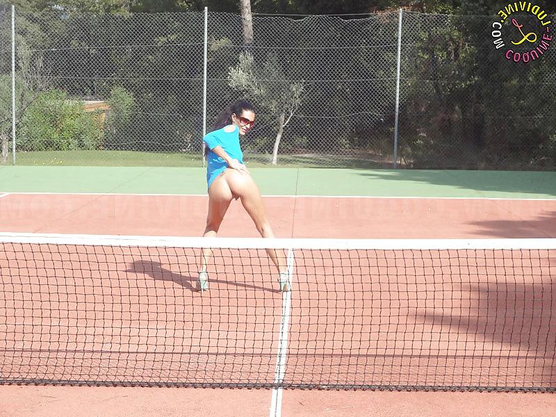 10P Ludivine slut showing off on a tennis court