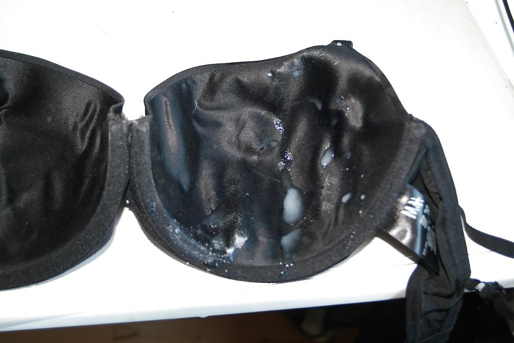 23P Bra wanking