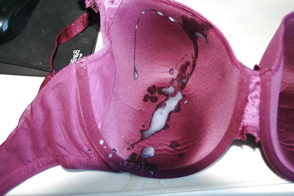 23P Bra wanking