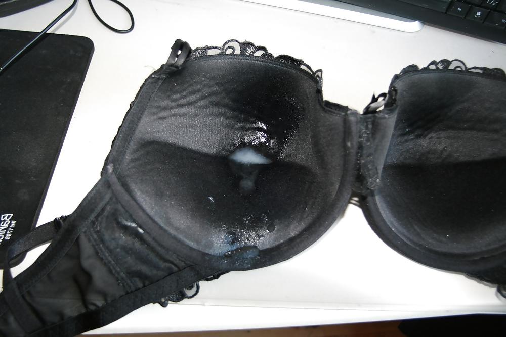 23P Bra wanking