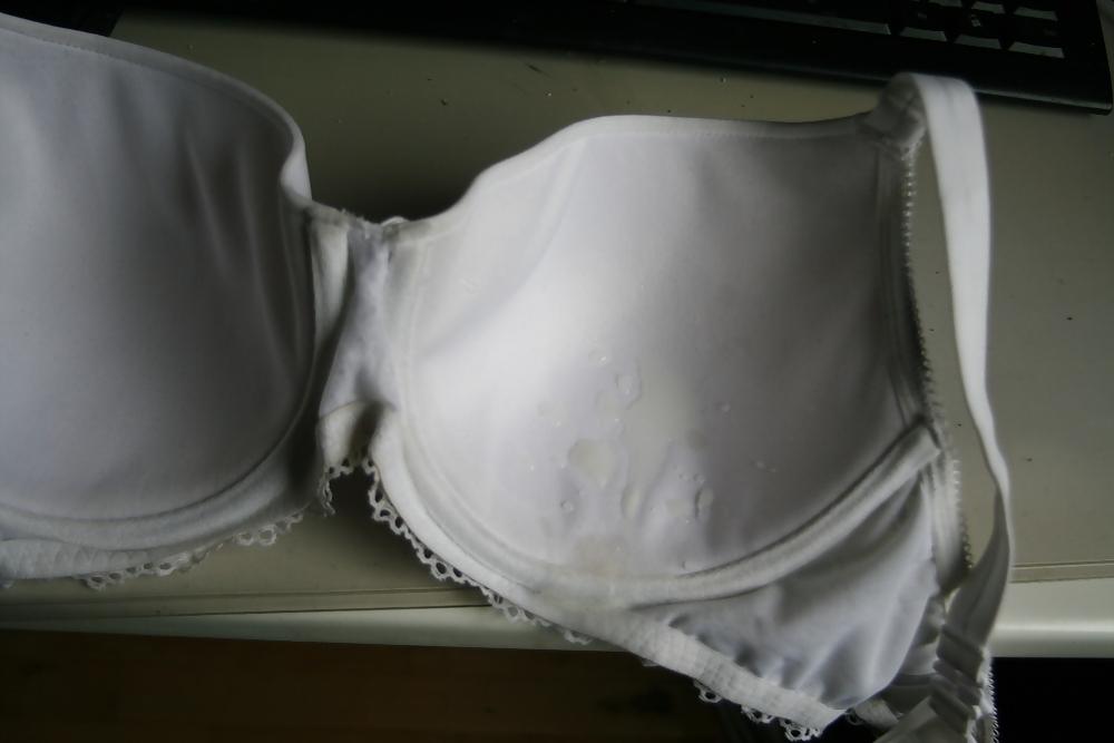 23P Bra wanking