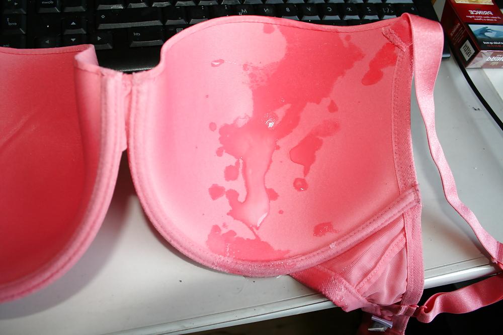 23P Bra wanking