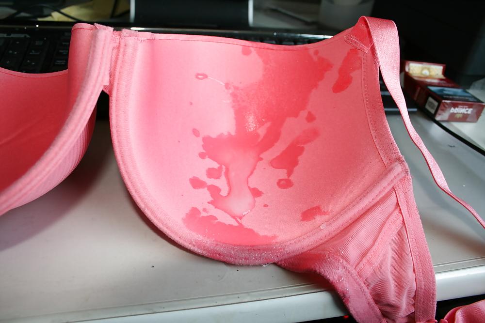 23P Bra wanking