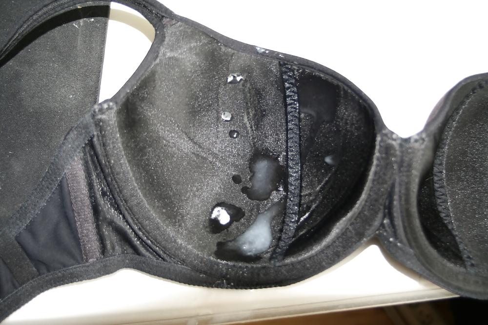 23P Bra wanking