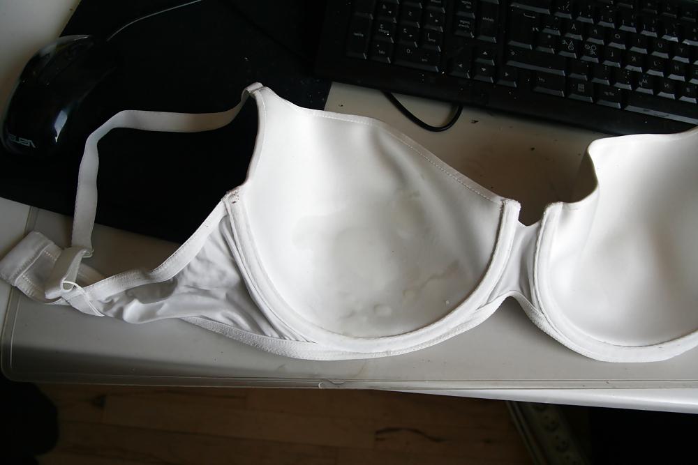 23P Bra wanking