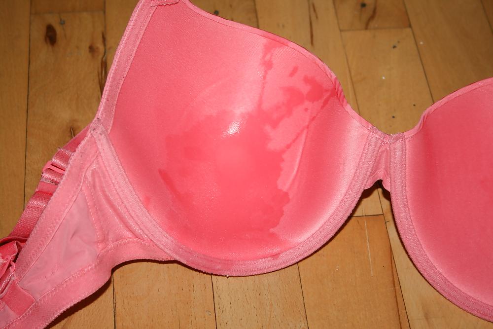 23P Bra wanking