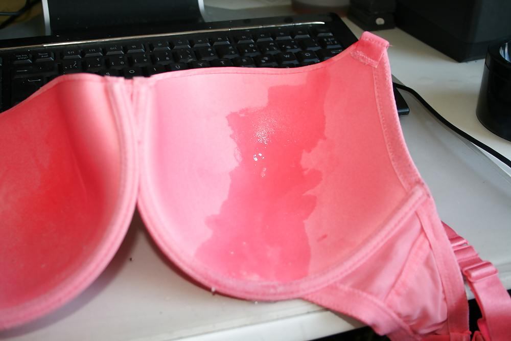 23P Bra wanking