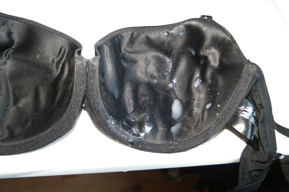23P Bra wanking
