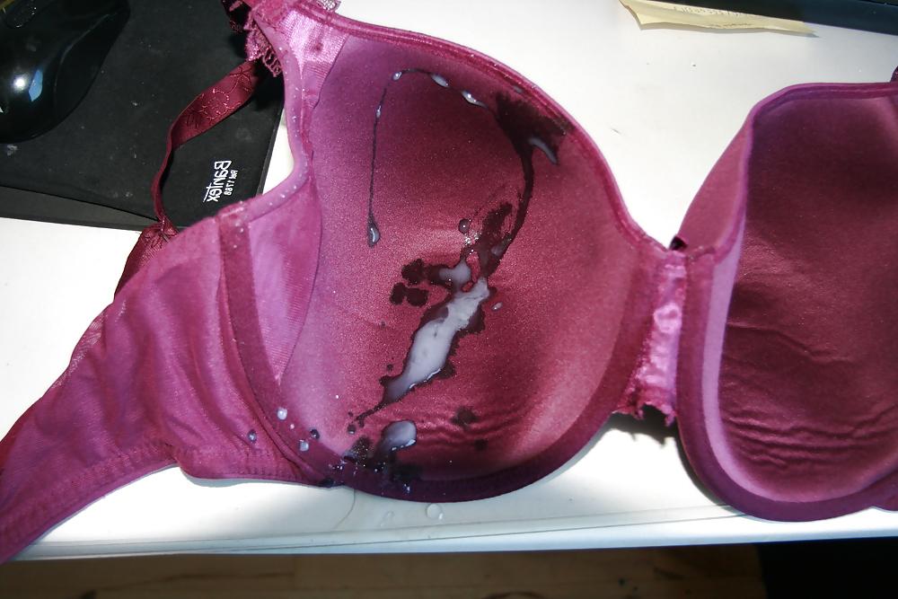 23P Bra wanking