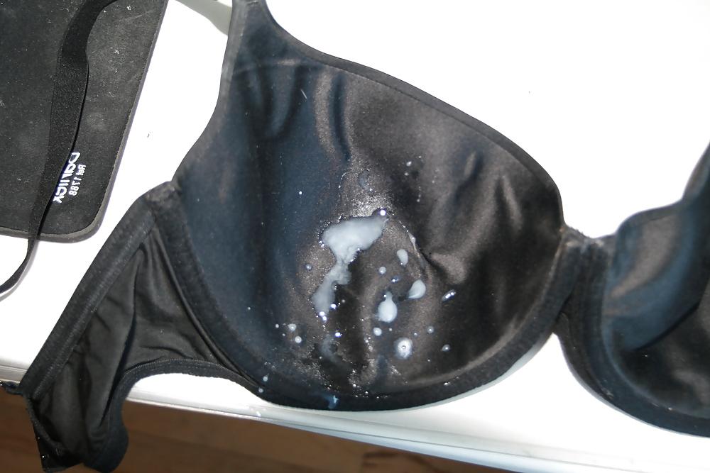 23P Bra wanking