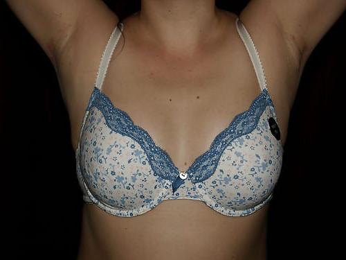19P Woman their sell bra on the net 