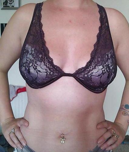 19P Woman their sell bra on the net 