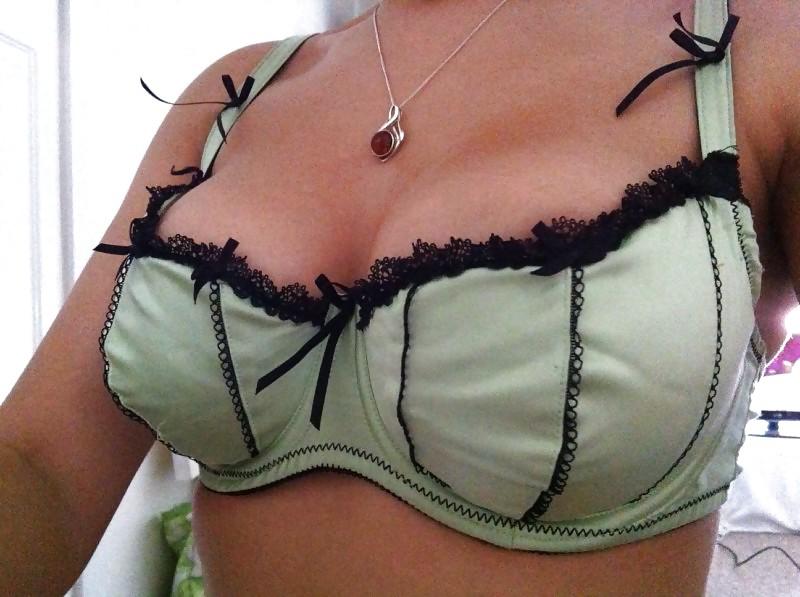 19P Woman their sell bra on the net 