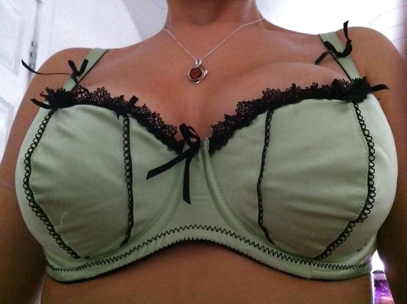 19P Woman their sell bra on the net 