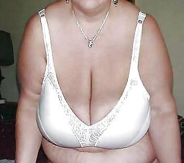 24P Chunky tits in bra 12