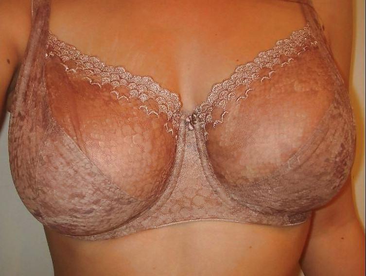 24P Chunky tits in bra 12