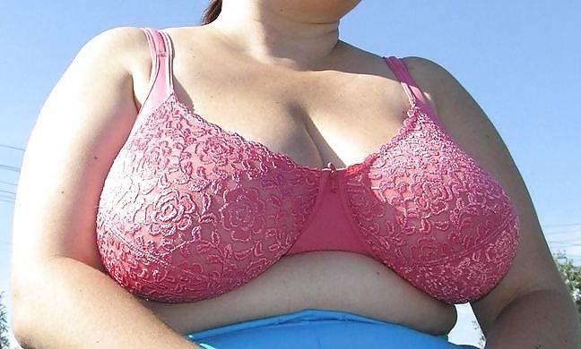 24P Chunky tits in bra 12
