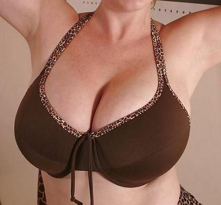 24P Chunky tits in bra 12
