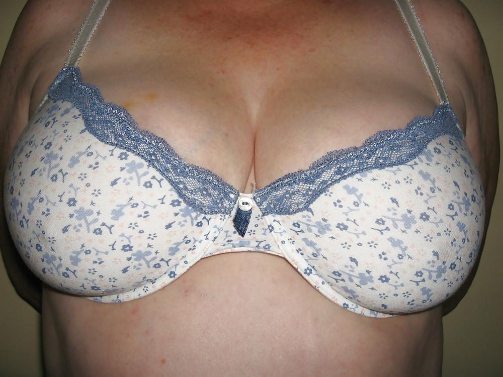 15P Woman their sell bra on the net 