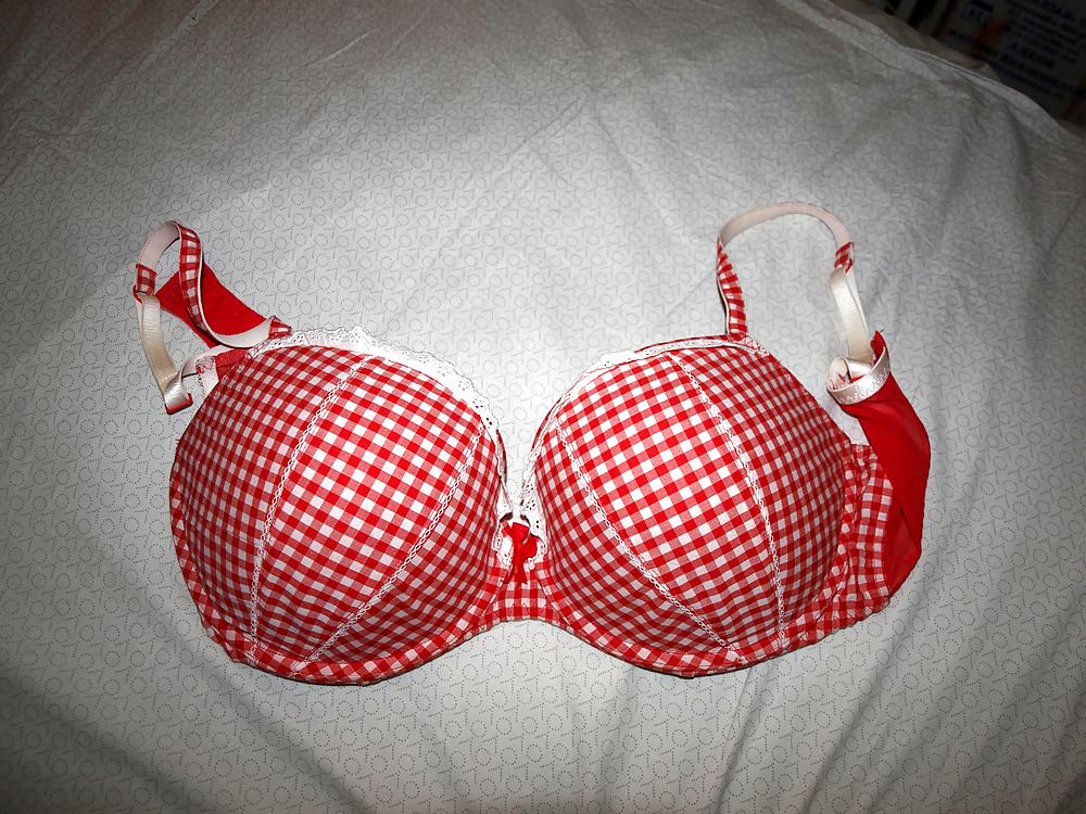 8P Me with red bra