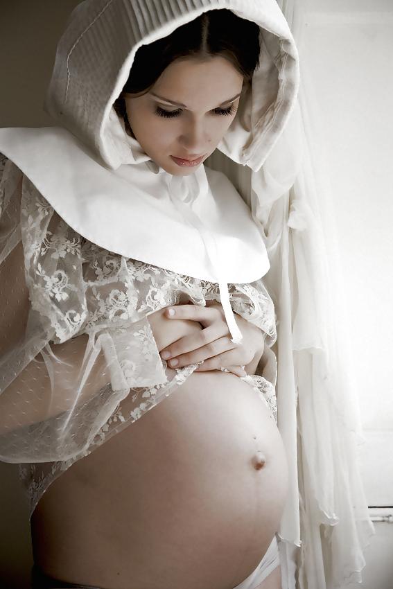 22P Pregnant goddesses