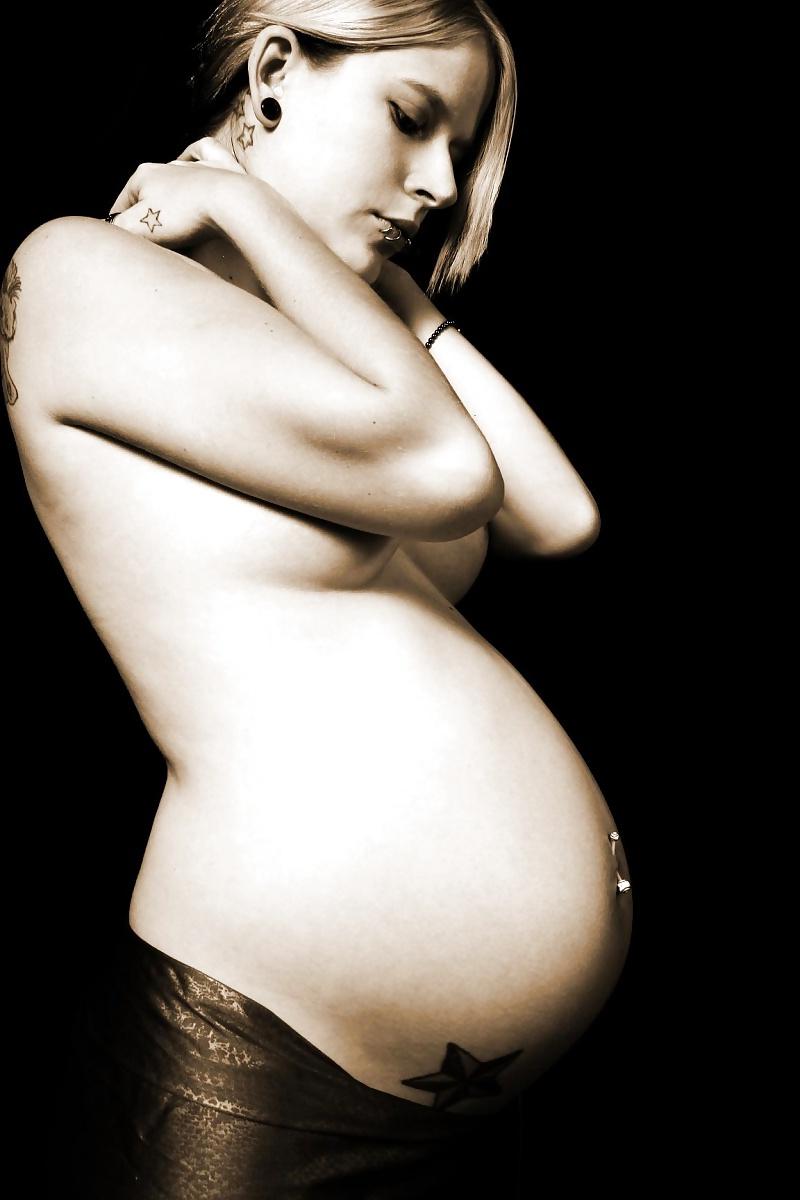 22P Pregnant goddesses