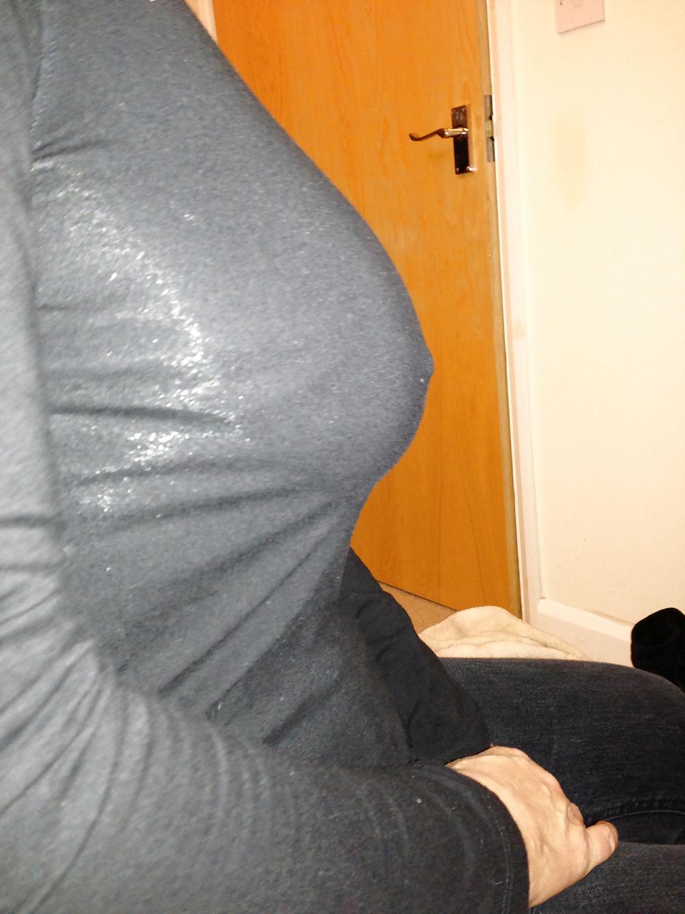 6P Gf goin out bra-less shopping 