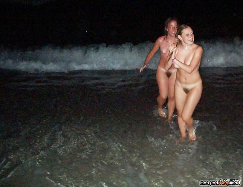 16P Naked babes with hairy cunts
