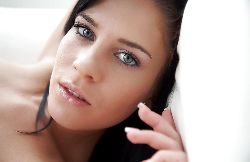 25P Beautiful Breasts & Pretty Pussies 2