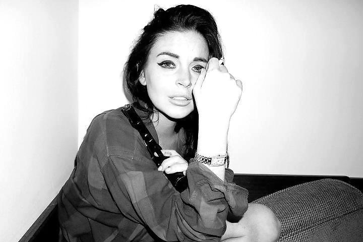 22P Lindsay Lohan ... Sexy im Hotelzimmer