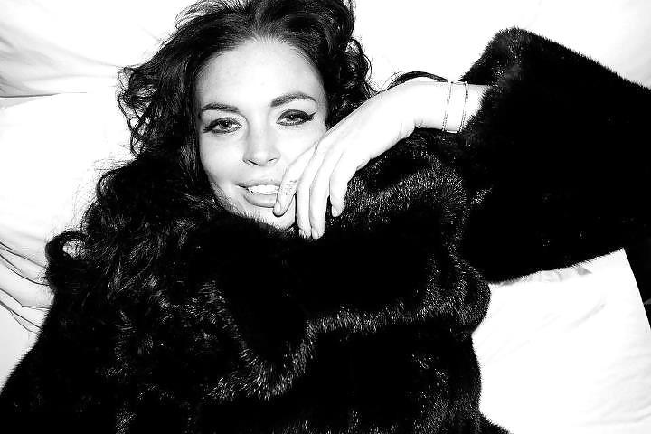 22P Lindsay Lohan ... Sexy im Hotelzimmer