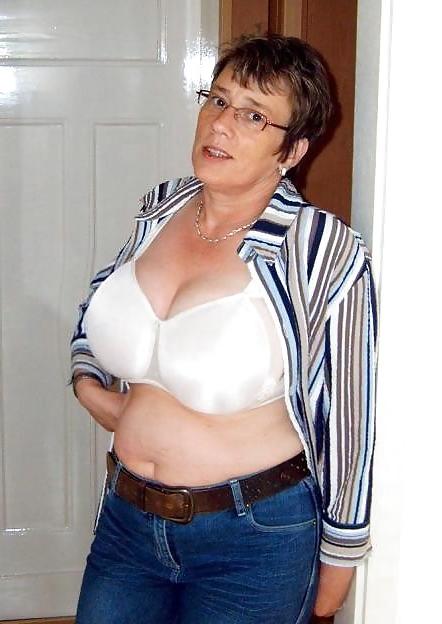 24P Mature wives, with bra.