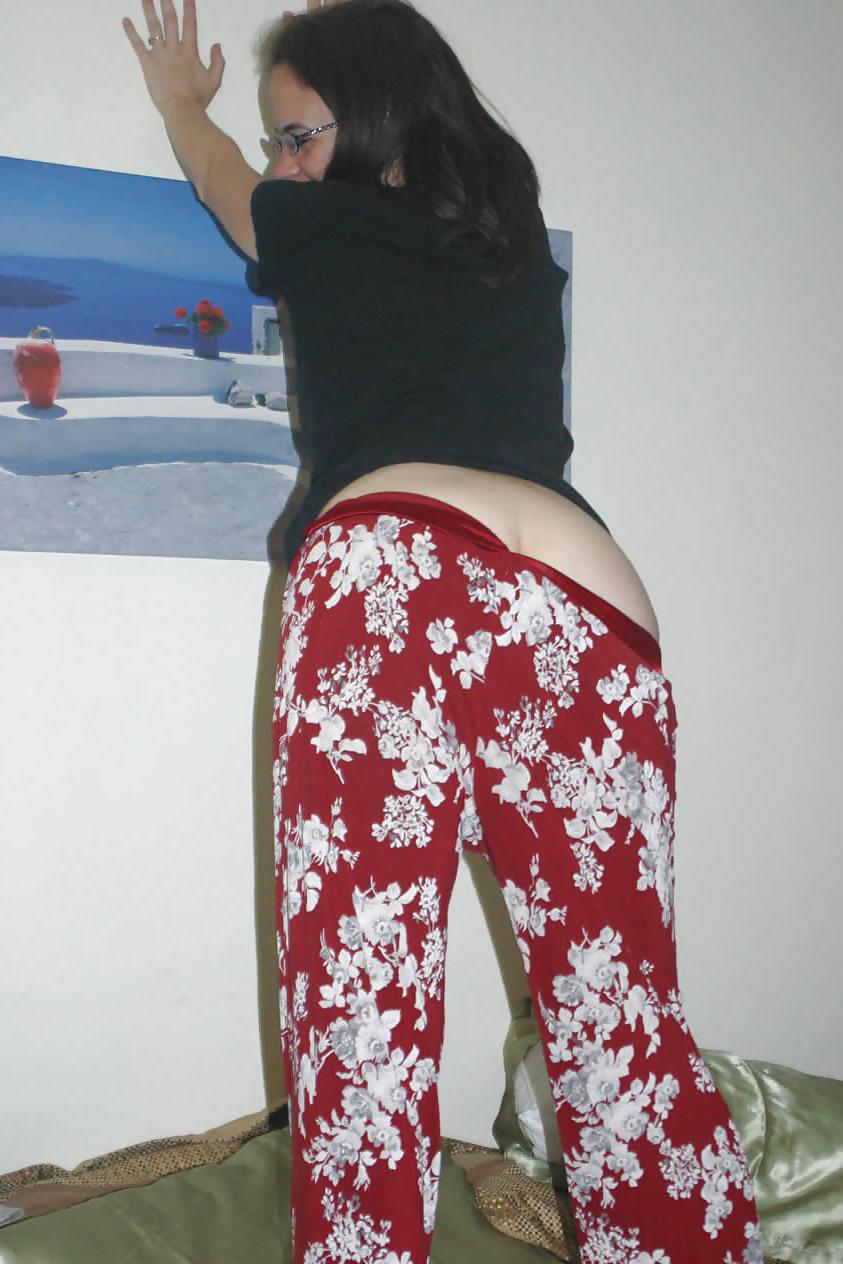25P Professor Wife Exposes Pretty Pussy and Pure Ass