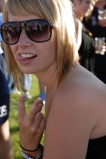 20P Cum on this slut face!