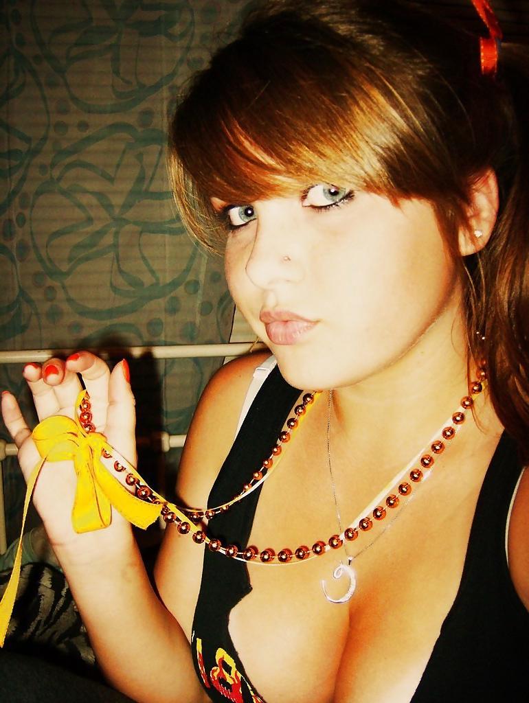 25P Pretty Busty Teeb Babe