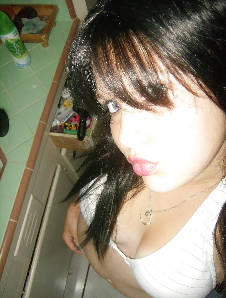 25P Pretty Busty Teeb Babe