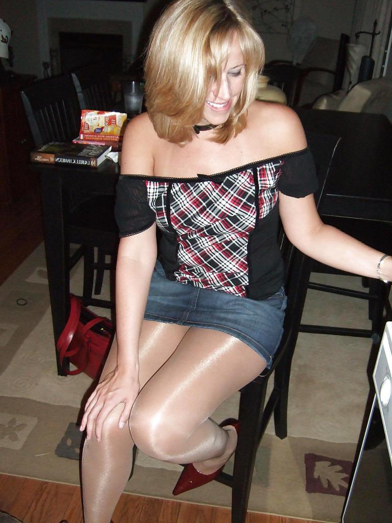25P STUNNING Blonde MILF In Pantyhose