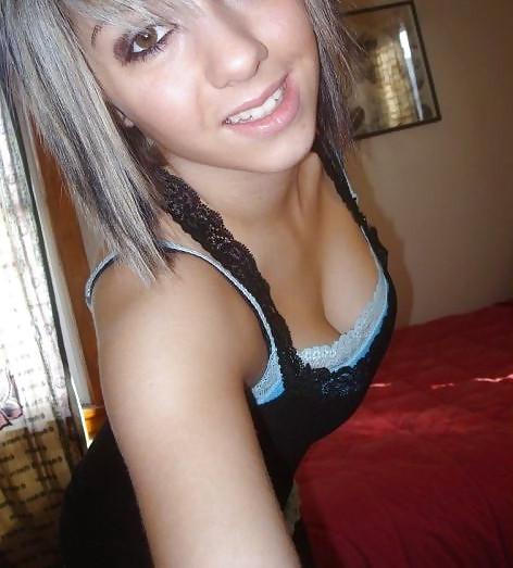 17P Pretty Selfshot Teen