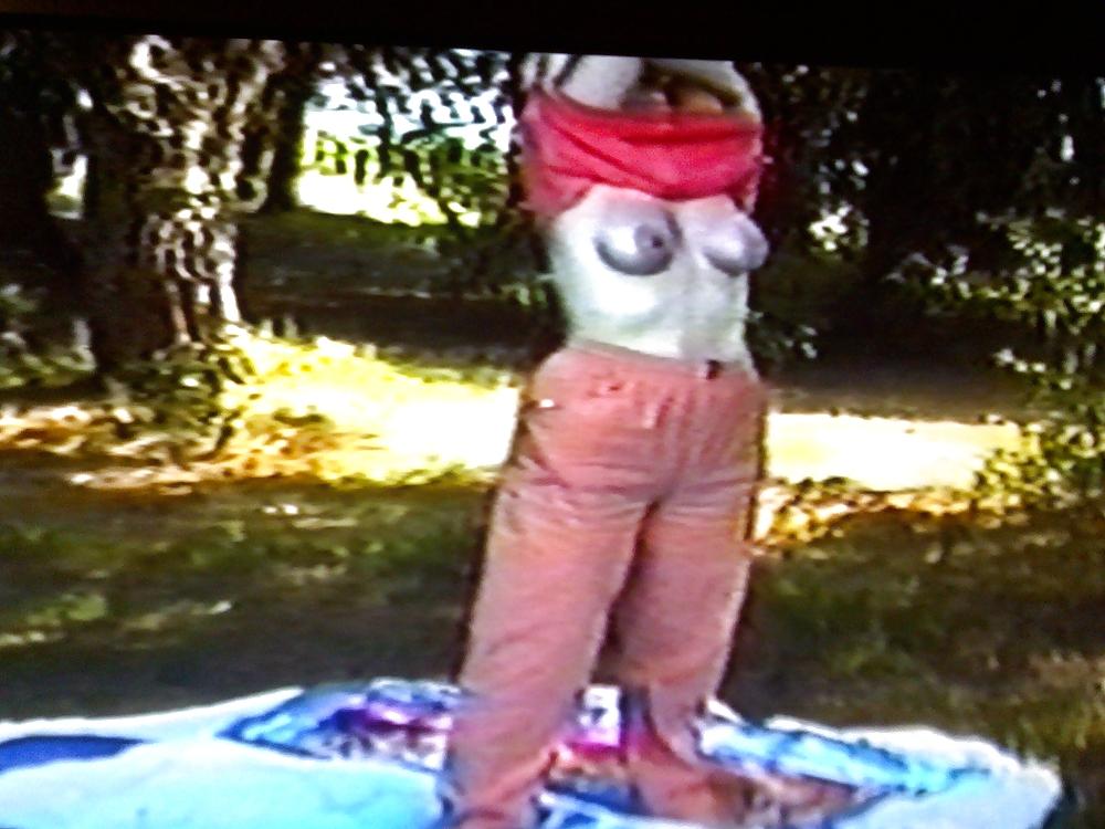 10P Carole's hairy cunt fucked by man in the park