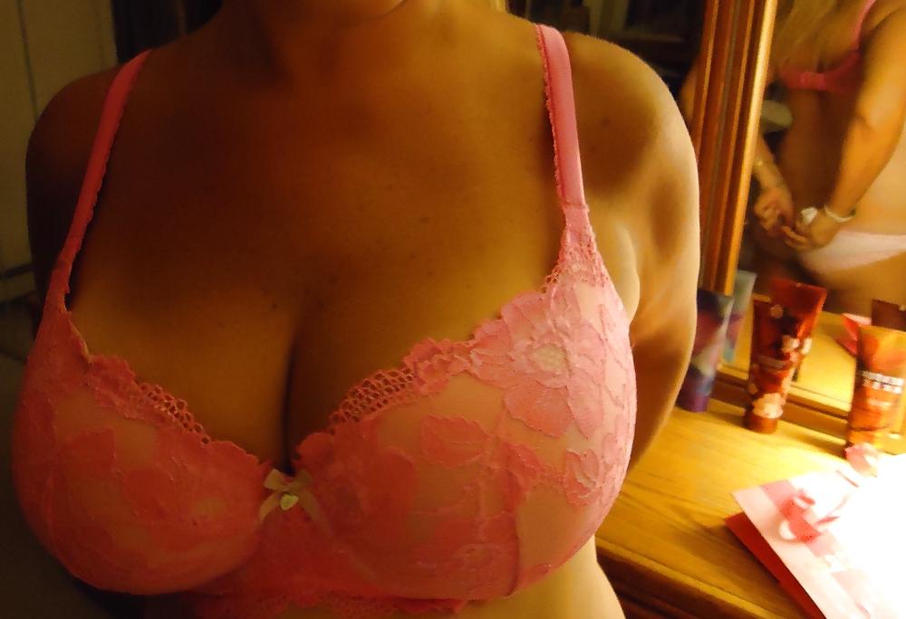 10P Wifes New Bra and Tit Pics 
