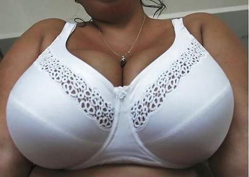 22P Chunky tits in bra
