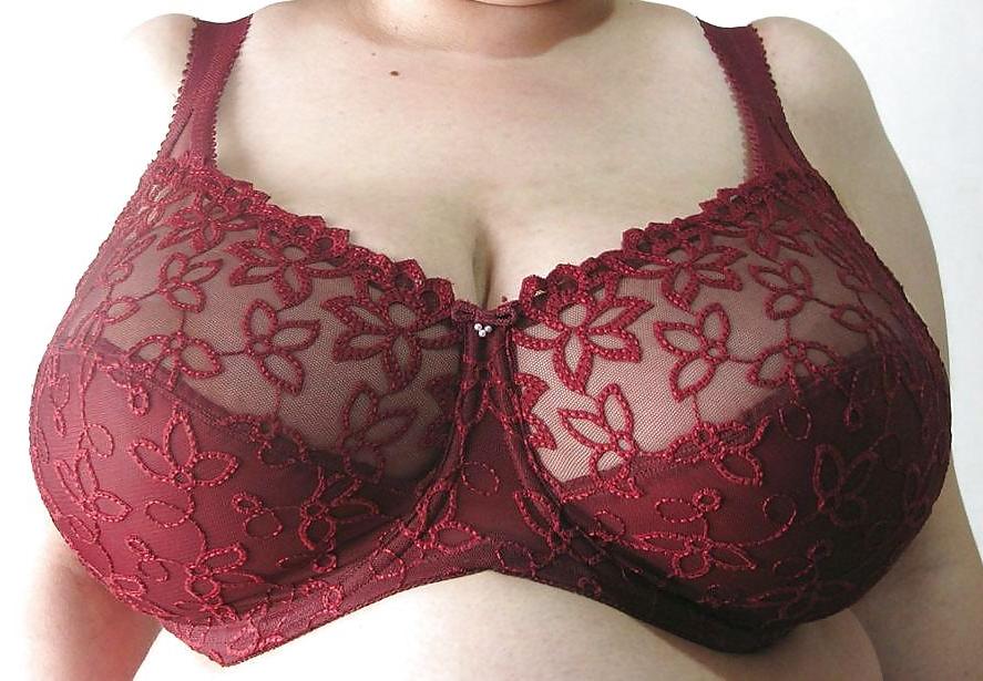 22P Chunky tits in bra
