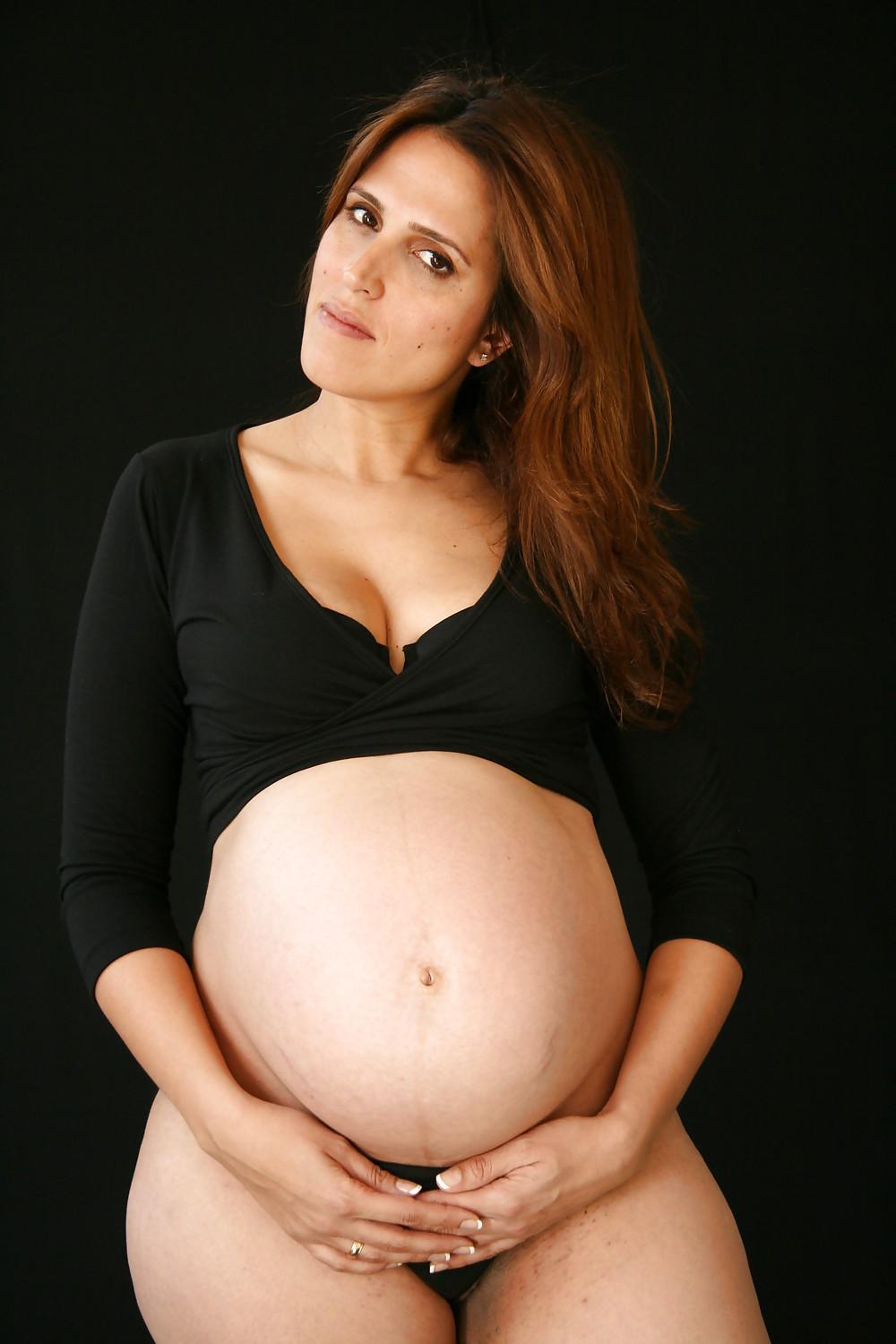 11P Pregnant no nude