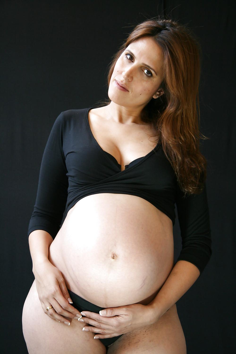11P Pregnant no nude