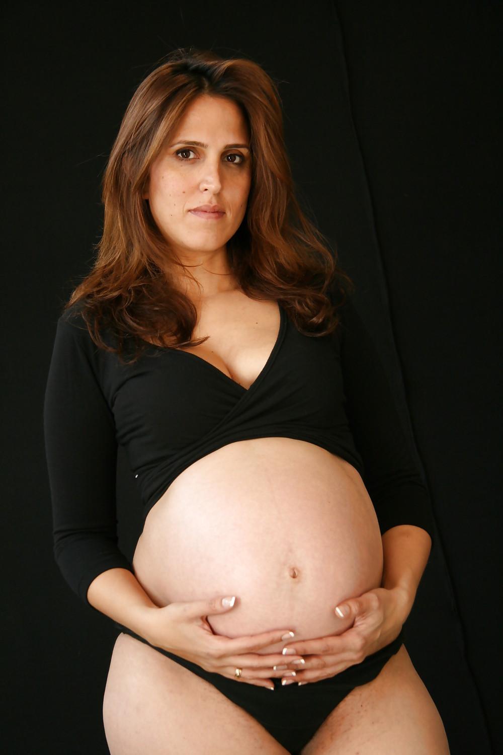 11P Pregnant no nude