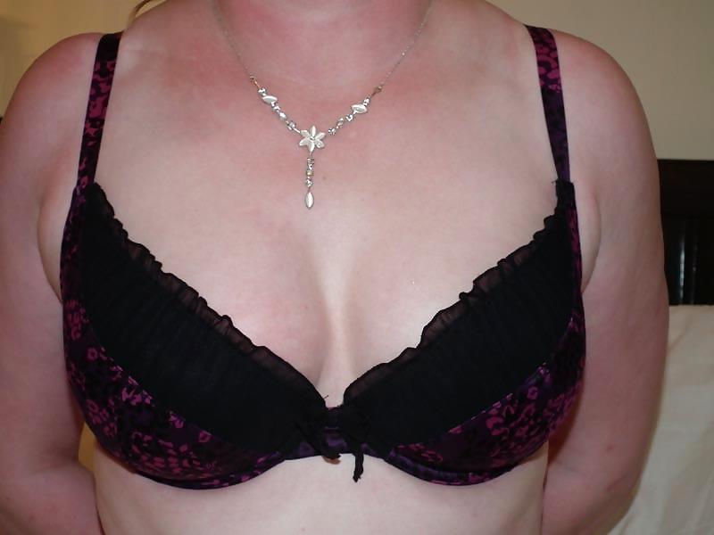 24P Woman their sell bra on the net 
