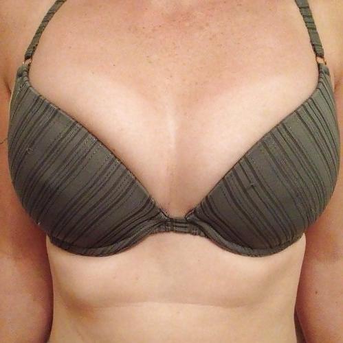 19P Woman their sell bra on the net 
