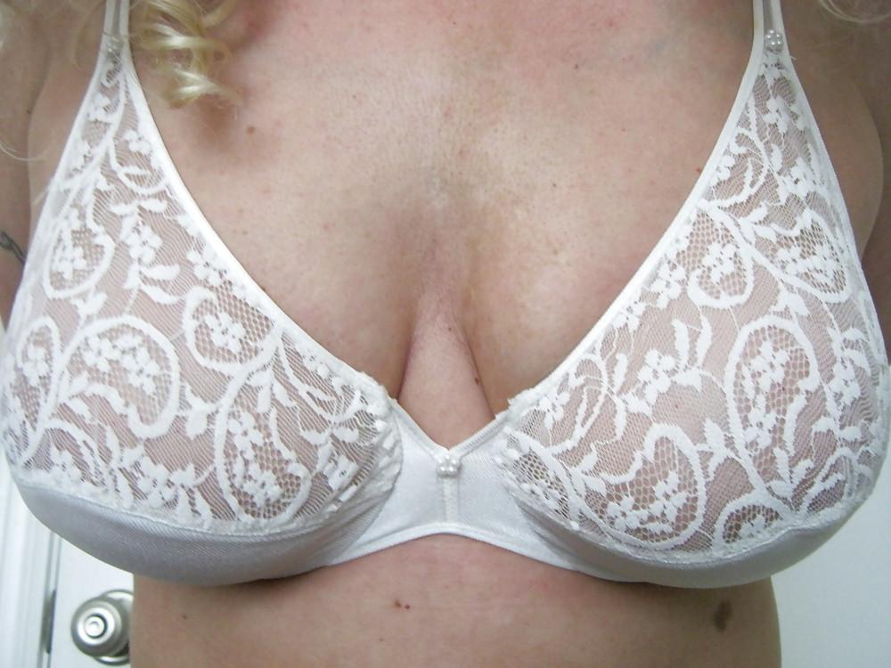 19P Woman their sell bra on the net 
