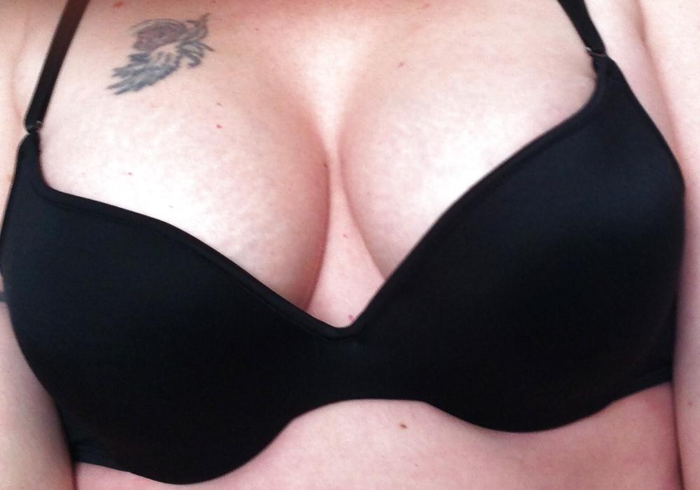 19P Woman their sell bra on the net 